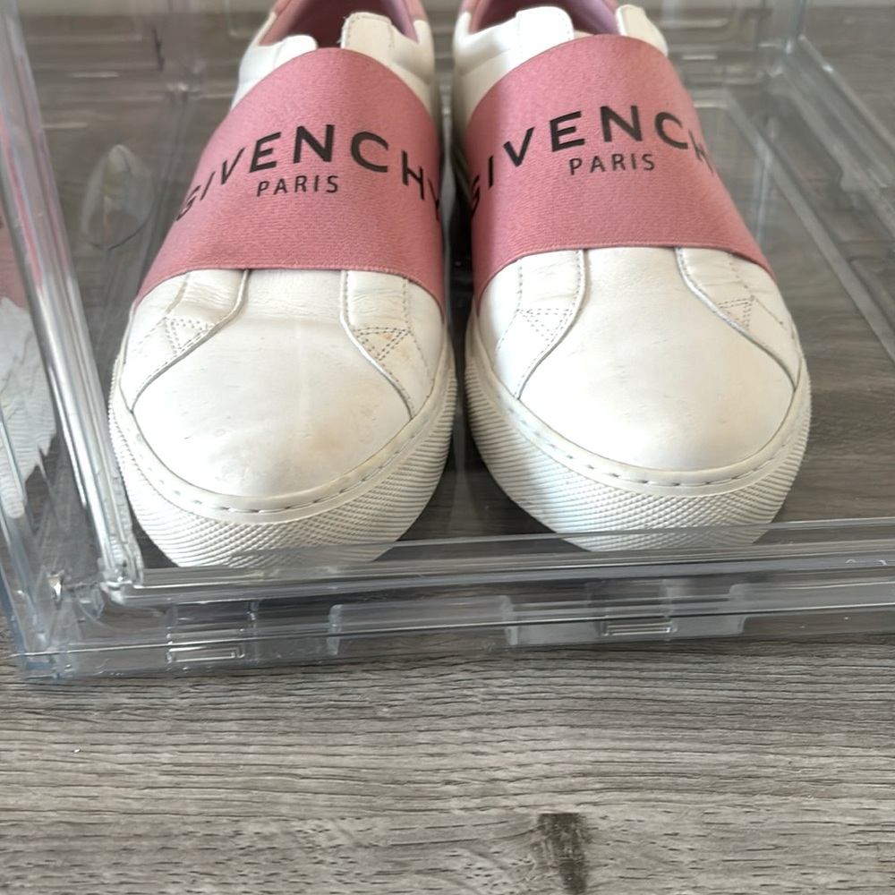 Size 39. Givenchy authentic.